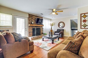 2 Mi to Airport: College Park Home w/ Grill!