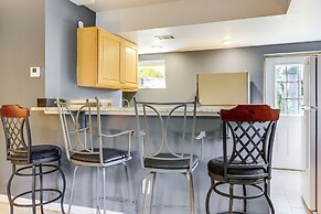 2 Mi to Airport: College Park Home w/ Grill!