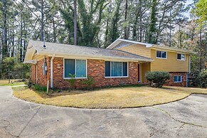 2 Mi to Airport: College Park Home w/ Grill!