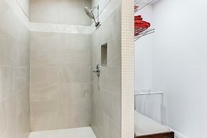 2 Mi to Airport: College Park Home w/ Grill!