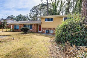 2 Mi to Airport: College Park Home w/ Grill!