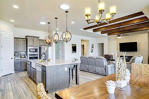 Private Hot Tub + Putting Green: El Paso Getaway!