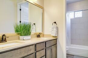 Private Hot Tub + Putting Green: El Paso Getaway!