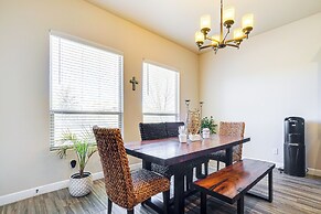 Private Hot Tub + Putting Green: El Paso Getaway!