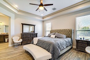 Private Hot Tub + Putting Green: El Paso Getaway!