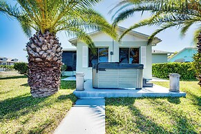 2 Mi to Beach: Canal-front Home in Hernando Beach