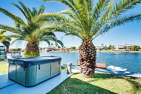 2 Mi to Beach: Canal-front Home in Hernando Beach