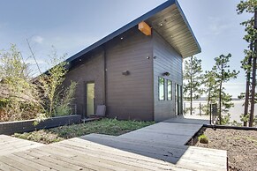 Private Dock & River Views: Modern Gem in Waterloo