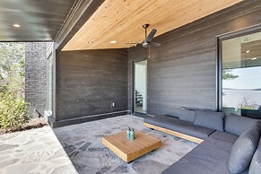 Private Dock & River Views: Modern Gem in Waterloo