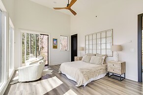 Private Dock & River Views: Modern Gem in Waterloo