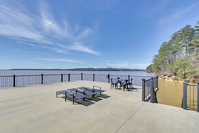 Private Dock & River Views: Modern Gem in Waterloo