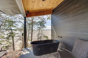 Private Dock & River Views: Modern Gem in Waterloo