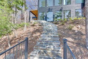 Private Dock & River Views: Modern Gem in Waterloo