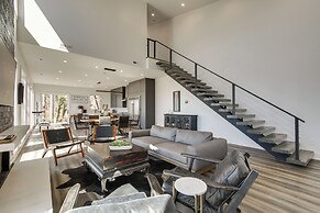 Private Dock & River Views: Modern Gem in Waterloo