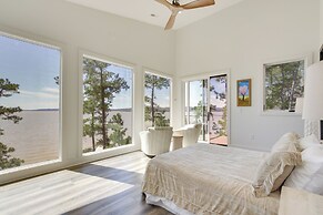 Private Dock & River Views: Modern Gem in Waterloo