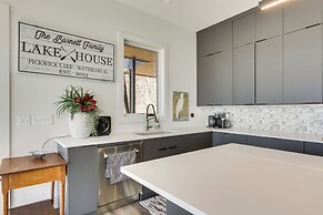 Private Dock & River Views: Modern Gem in Waterloo