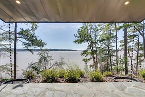 Private Dock & River Views: Modern Gem in Waterloo