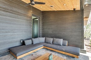 Private Dock & River Views: Modern Gem in Waterloo