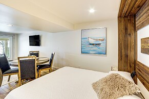 Steps to Clark Lake: Cozy Apartment w/ Hot Tub