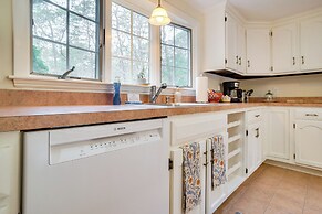 Furnished Deck: Retreat on Mashpee River!