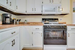 Furnished Deck: Retreat on Mashpee River!