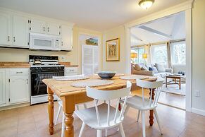Furnished Deck: Retreat on Mashpee River!