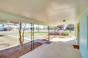 Colorful & Retro Perkinston Cottage w/ Yard!