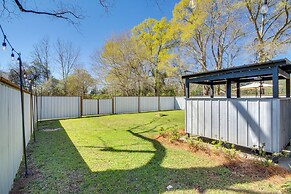 'all About the Buzz' Cottage w/ Patio & Yard!