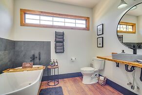 'all About the Buzz' Cottage w/ Patio & Yard!