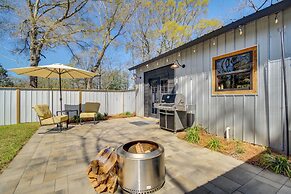 'all About the Buzz' Cottage w/ Patio & Yard!