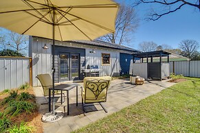 'all About the Buzz' Cottage w/ Patio & Yard!