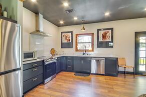 'all About the Buzz' Cottage w/ Patio & Yard!