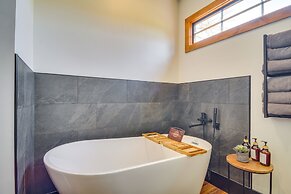 'all About the Buzz' Cottage w/ Patio & Yard!