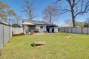 'all About the Buzz' Cottage w/ Patio & Yard!