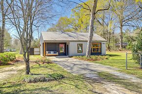 'all About the Buzz' Cottage w/ Patio & Yard!