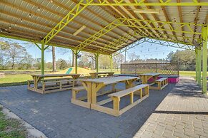 'all About the Buzz' Cottage w/ Patio & Yard!