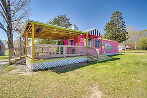 'all About the Buzz' Cottage w/ Patio & Yard!