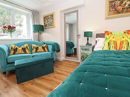 Elder Cottage Studio