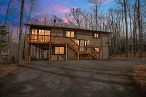 Pocono Lake Getaway - Serene 3br Home 3 Bedroom Home