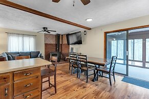 Pocono Lake Getaway - Serene 3br Home 3 Bedroom Home