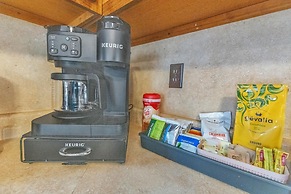 Pocono Lake Getaway - Serene 3br Home 3 Bedroom Home