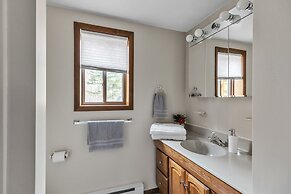 Pocono Lake Getaway - Serene 3br Home 3 Bedroom Home