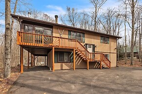 Pocono Lake Getaway - Serene 3br Home 3 Bedroom Home
