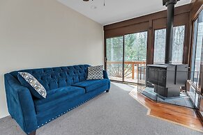 Pocono Lake Getaway - Serene 3br Home 3 Bedroom Home