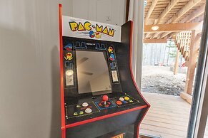 Pocono Lake Getaway - Serene 3br Home 3 Bedroom Home