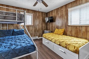 Pocono Lake Getaway - Serene 3br Home 3 Bedroom Home