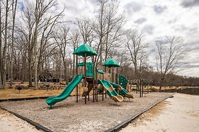 Pocono Lake Getaway - Serene 3br Home 3 Bedroom Home