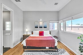 Modern Comfort In The Heart Of Museum District 3 Bedroom Townhouse