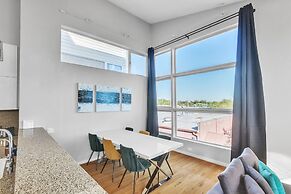 Modern Comfort In The Heart Of Museum District 3 Bedroom Townhouse