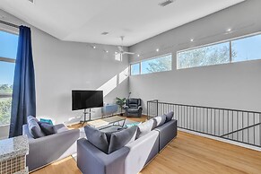 Modern Comfort In The Heart Of Museum District 3 Bedroom Townhouse